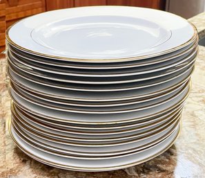 A Set Of 16 Gold Rimmed Dinner Plates 'Sonoma' By Signature China