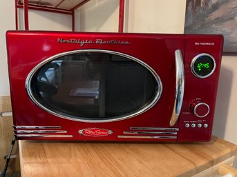 Nostalgia Retro Countertop Microwave Oven