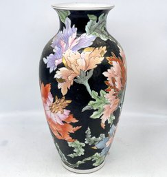 A Hand Painted Chinese Vase