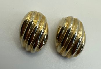 Lovely Heavy 14k Gold Ribbed Clip Earrings