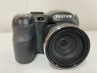Fuji Camera Finepix S1800