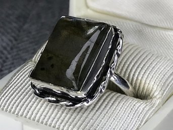 Wonderful Brand New 925 / Sterling Silver And Labradorite Cocktail Ring - Square Cabochon Stone - Nice !