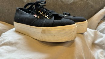 A Pair Of Superga Black Cloth Sneakers Size 9.5