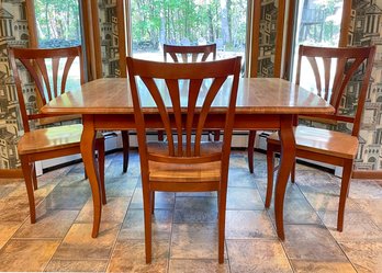 An Oak Extendable Dining Table And Set Of 4 Chairs