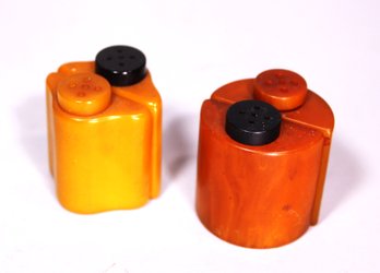 Two Pair Of Antique Art Deco Bakelite Plastic Salt And Pepper Shakers