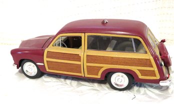 1999 Motor City Classics Ford Woody 1:18 Scale