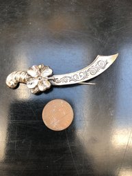 Vintage Sterling Victorian Irish 4 Leaf Clover  With Etched Scimitar Sword Brooch