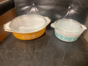 2 Pyrex Bowls Blue 1 1/2 Pts . Orange 1 1/2 Quqrts