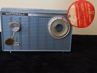 Motorola XT18B Plastic Transistor Portable Radio