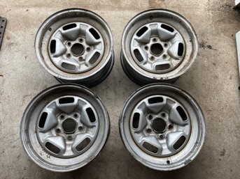 Set Of 4 Grey GM Rims 15 By 7, 5 On 4 3/4