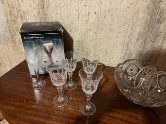 4 Tulip Champagne Glasses From Romania NEW IN BOX  PLUS..