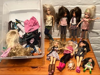 9 Pc Lot Of Bratz Moxie Girlz Dolls And Clothes In Plastic Tub