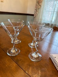 Set Of 4 Beautiful Martini Glasses With Zig Zag  Stems