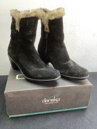 Dansko Rhea Black Suede Size 40 Boots