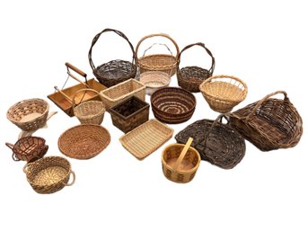 Lot Of 18 Baskets