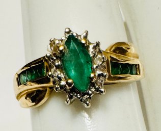 BEAUTIFUL 10K GOLD EMERALD AND DIAMOND RING