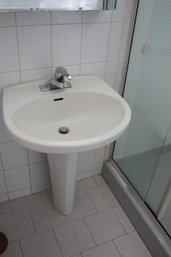 Pedestal Sink With DELTA Hardware   1/2