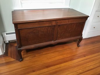 Very Nice 1930s - 1940s Cedar Lined Blanket Chest On Legs - Traditional Style - Very Nice Solid Piece