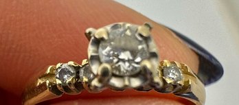 PRETTY VINTAGE PETITE 14K GOLD DIAMOND RING