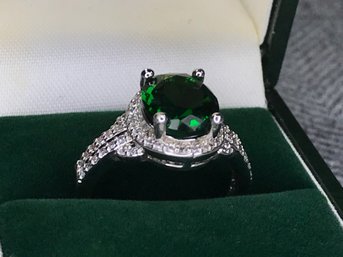 Gorgeous Brand New Sterling Silver / 925 Ring With Emerald And Sparkling White Zircons - Very Pretty !