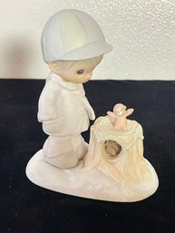 Collectible Precious Moments Figurine - Wishing You A Cozy Season 1989