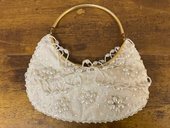 Vintage La Regale White Beaded Even Bag W/metal Handle - Adorable