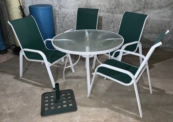 Round Outdoor Table W/4 Chairs & Umbrella Stand