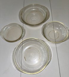 4 Pyrex Bowls