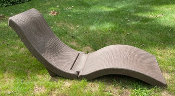 Plastic Low Chaise