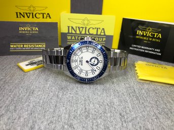 Fantastic Brand New INVICTA Mens Watch - $695 Retail Price - Original Box - Cards - Booklet - Tags - NICE !