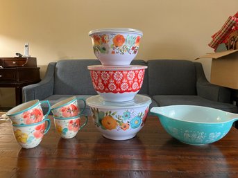 Vintage Pyrex Amish Butterprint Aqua Cinderella Bowl, Melamine Nesting Bowls With Lids Plus Set Of Mugs