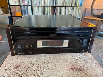 Pioneer Elite LD-S2 Lase Disc Player Reference Powers On 18x7x17 No Discs To Test Very Heavy Unit High End