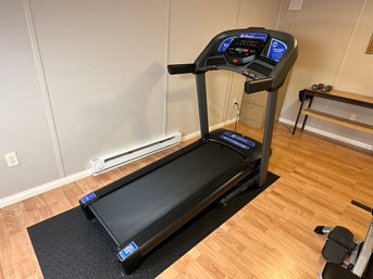 Horizon Treadmill With Blue Tooth Wireless Speakers