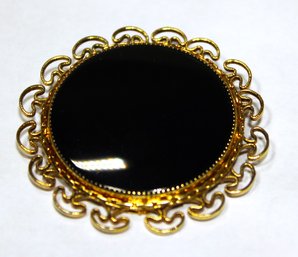 Large Gold Filled Round Brooch Having Large Genuine Black Onyx Stone 2'