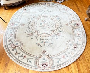 A Vintage Chinese Wool Rug - Beautiful Pattern 8' Oval