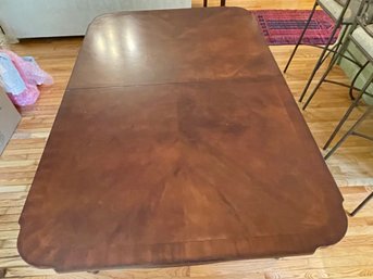 MAHOGANY DINING TABLE W/ TWO LEAVES