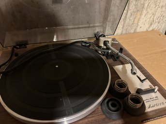 Maraantz Turntable Model 6110