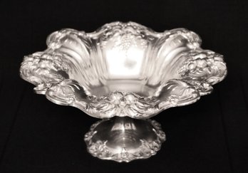 Reed & Barton X567 Francis I Scalloped Pedestal Compote Bowl Adorned With Fruit 26.28 Ozt