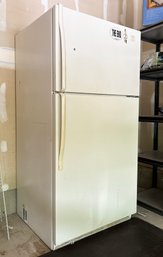 A Whirlpool Refrigerator - Great Auxiliary Unit For Apartment Of Garage