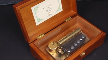 AMAZING SANKYO MUSIC BOX PLAYING THE JAPANESE CHERRY BLOSSOM SONG SAKURA. RETAILS FOR $800