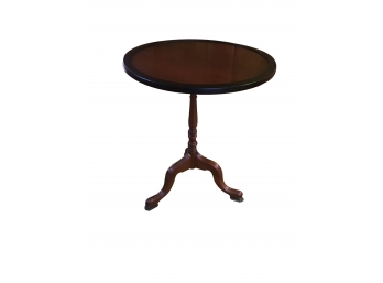 Rounded Pedestal Side Table