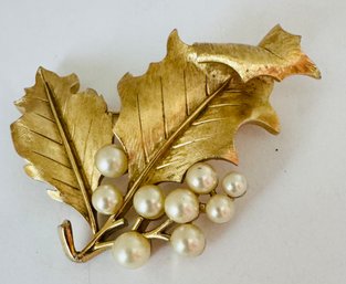 VINTAGE SIGNED CROWN TRIFARI GOLD TONE FAUX PEARL LEAF BROOCH