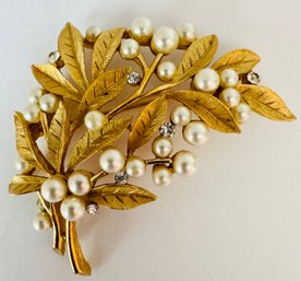 GORGEOUS SIGNED CROWN TRIFARI GOLD TONE FAUX PEARL & RHINESTONE SPRAY BROOCH