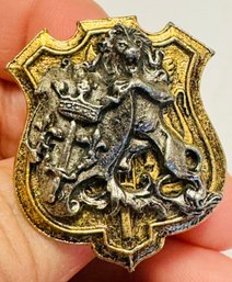 VINTAGE ART ARTHUR PEPPER COAT OF ARMS LION AND SHIELD RING