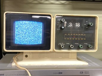 Vintage RCA TV / Radio AT059Y