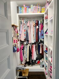 A Built In Closet With 12 Shelves - Bedroom 2B