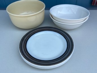 Vintage Bowls And Pyrex Plates
