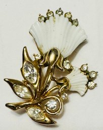 SIGNED 1953 HOLLYCRAFT GOLD TONE RHINESTONE FLOWER BROOCH