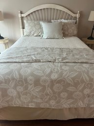 Pretty Ethan Allen Cottage White Queen Headboard With Fluted Trim - Mattress/Bedding/linens Included!