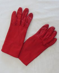 A Pair Of Italian Leather Women's Size 6 Gloves